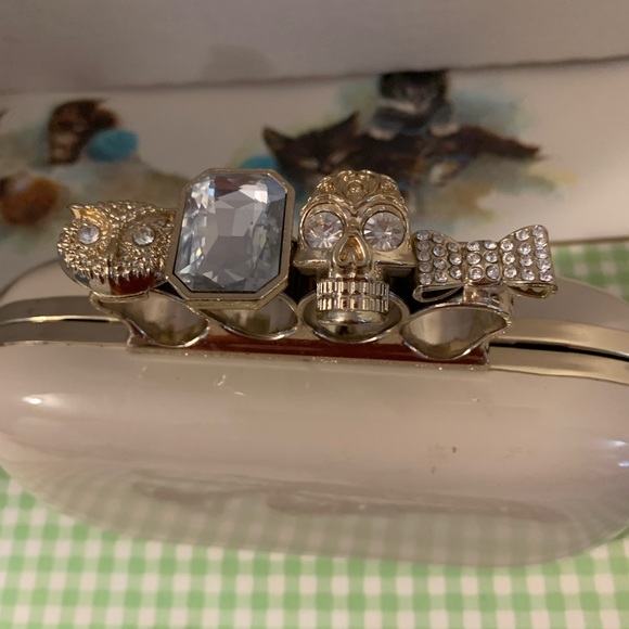 Beautiful Vintage Clutch with chain - Picture 3 of 6